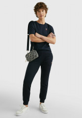 Tommy Hilfiger REG IMD EMB C NK SS Basic T-shirt desert sky REG IMD EMB C NK SS Базовая футболка небо пустыни