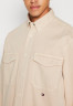Tommy Hilfiger THXSM ARCHIVE OVERSHIRT UNISEX Button-down blouse tuscan beige THXSM ARCHIVE OVERSHIRT UNISEX Блузка на пуговицах тосканский бежевый