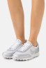 Nike Sportswear DAYBREAK Sneaker low white/metallic silver DAYBREAK Низкие кроссовки женские белый/серебристый металлик