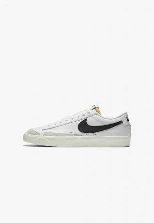 Nike Sportswear BLAZER 77 VNTG UNISEX Sneaker low white/black sail total orange BLAZER 77 VNTG UNISEX Низкие кроссовки женские белый/черный парус тотал оранжевый