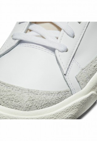 Nike Sportswear BLAZER 77 VNTG UNISEX Sneaker low white/black sail total orange BLAZER 77 VNTG UNISEX Низкие кроссовки женские белый/черный парус тотал оранжевый