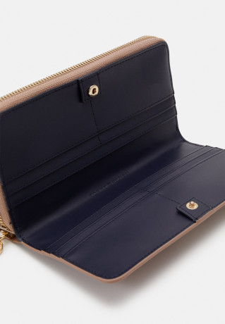 Tommy Hilfiger CHIC LARGE Wallet oat milk CHIC LARGE Кошелек овсяное молоко