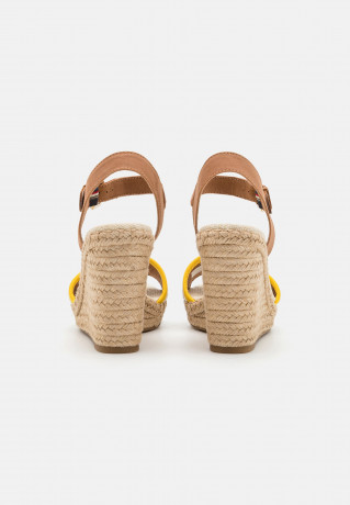 Tommy Hilfiger FEMININE CROCHET  Platform sandals light sandalwood FEMININE CROCHET Босоножки на платформе светлое сандаловое дерево