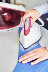 Tefal Tefal Dampfbugelstation SV8012 Express Anti-Calc, 1800 ml Wassertank, 2800 W, Dauerdampfmenge 120 g/Min, Dampfstoss 400 g/Min  Паровая гладильная станция Tefal SV8012 Express Anti-Calc, резервуар для воды 1800 мл, 2800 Вт, постоянная подача пара 120