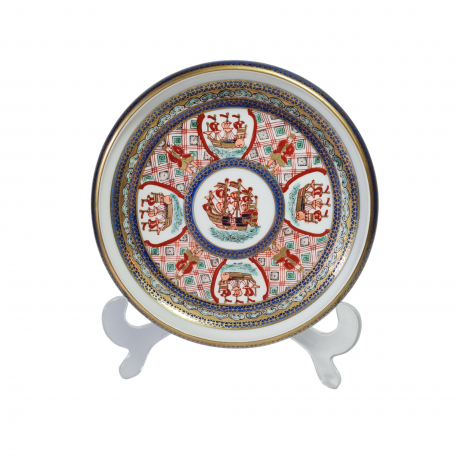 Тарелка декоративная, белый фарфор с красочными изображениями в бело-сине-красных тонах, 19 x 4 см, Япония, 1960-70гг.