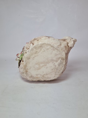 Конфетница винтажная в форме лебедя Im Stil von Bassano с объемными цветами, керамика, 14 х 23 см, Германия, 1960-70гг.