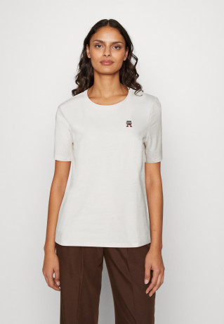 Tommy Hilfiger REG IMD EMB C NK SS Basic T-shirt weathered white REG IMD EMB C NK SS Базовая футболка выветрившийся белый