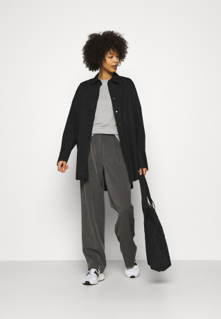 Tommy Hilfiger HERITAGE CREW NECK TEE Basic T-shirt light grey heather ФУТБОЛКА HERITAGE CREW NECK Базовая футболка светло-серый вереск