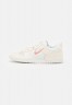 Nike Sportswear DUNK DISRUPT 2 Sneaker low sail/light madder root/kumquat/venice/mint foam DUNK DISRUPT 2 Низкие кроссовки женские парус/светлый корень марены/кумкват/венеция/пена мяты