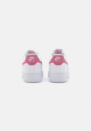 Nike Sportswear W AIR FORCE 1 07 ESS TRND Sneaker low white/desert berry W AIR FORCE 1 07 ESS TRND Низкие кроссовки женские белые/пустынные ягоды