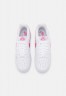 Nike Sportswear W AIR FORCE 1 07 ESS TRND Sneaker low white/desert berry W AIR FORCE 1 07 ESS TRND Низкие кроссовки женские белые/пустынные ягоды