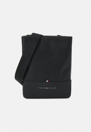 Tommy Hilfiger ESSENTIAL CROSSOVER UNISEX Across body bag black ESSENTIAL CROSSOVER UNISEX Сумка через плечо черный
