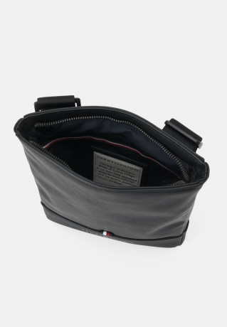 Tommy Hilfiger ESSENTIAL CROSSOVER UNISEX Across body bag black ESSENTIAL CROSSOVER UNISEX Сумка через плечо черный