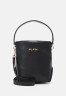 Tommy Hilfiger VEG LUXE SOFT BUCKET Handbag black VEG LUXE SOFT BUCKET сумка черный