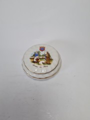 Шкатулка-бонбоньерка винтажная Castelroux "Пастух с девушкой", фарфор, 12 х 7см, Франция, 1950-60гг.