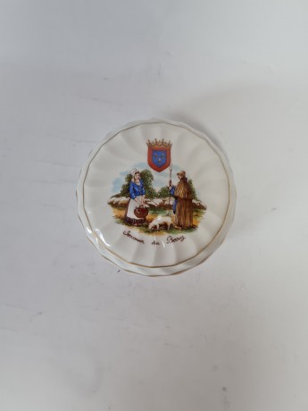 Шкатулка-бонбоньерка винтажная Castelroux "Пастух с девушкой", фарфор, 12 х 7см, Франция, 1950-60гг.