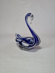 Подставка "Лебедь" ECHT в бело-синих тонах, выдувное стекло, ручная работа, 15,5 x 16,5 см, Германия, 1960-70гг.