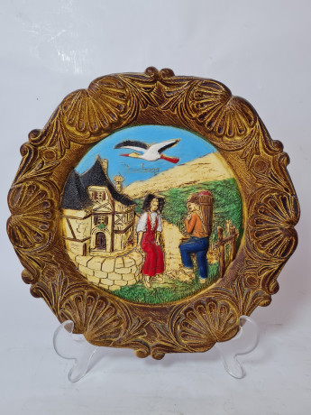 Тарелка декоративная винтажная Depose "Сельская жизнь", резьба по дереву, 24 см, Германия, 1960-70гг.