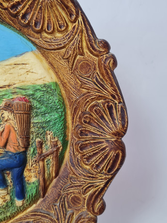 Тарелка декоративная винтажная Depose "Сельская жизнь", резьба по дереву, 24 см, Германия, 1960-70гг.