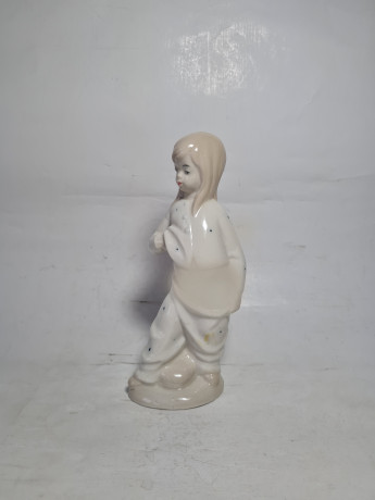 Статуэтка винтажная Sanbo Valencia "Девочка в пижаме", фарфор, 20 см, Испания, 1970-80гг.