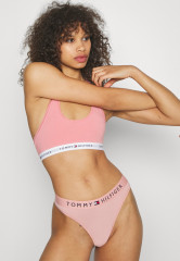 Tommy Hilfiger UNLINED BRALETTE Sports bra pink БРАЛЕТТ БЕЗ ПОДКЛАДКИ Спортивный бюстгальтер розовый