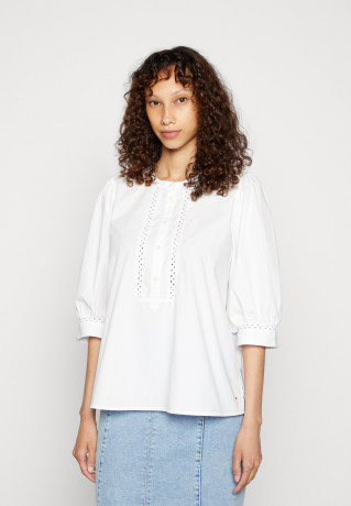 Tommy Hilfiger CRAFTED HENLEY  Print T-shirt optic white CRAFTHED HENLEY Футболка с принтом оптический белый