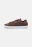 Nike Sportswear BLAZER UNISEX Sneaker low light chocolate/white/sail BLAZER UNISEX Низкие кроссовки женские светлый шоколад/белый/парус