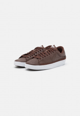 Nike Sportswear BLAZER UNISEX Sneaker low light chocolate/white/sail BLAZER UNISEX Низкие кроссовки женские светлый шоколад/белый/парус