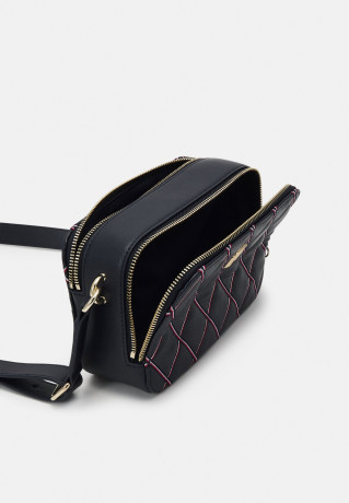 Tommy Hilfiger ELEMENT CAMERA BAG QUILT Across body bag desert sky ELEMENT CAMERA BAG QUILT Сумка через плечо небо пустыни