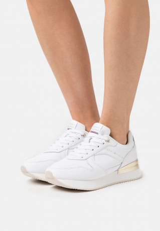Tommy Hilfiger ELEVATED FEMININE RUNNER Trainers white ELEVATED FEMININE RUNNER — Кроссовки белый