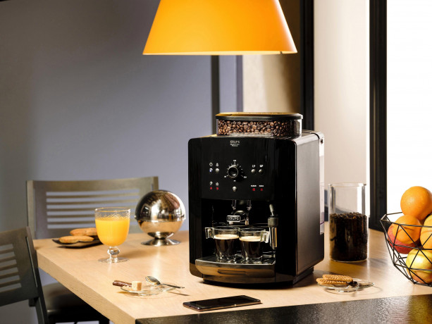 Krups Krups Kaffeevollautomat EA8110 Arabica Quattro Force, 1450 Watt, Wassertankkapazitat: 1,8 Liter, Pumpendruck: 15 bar Полностью автоматическая кофемашина Krups EA8110 Arabica Quattro Force, 1450 Вт, емкость резервуара для воды: 1,8 литра, давление п