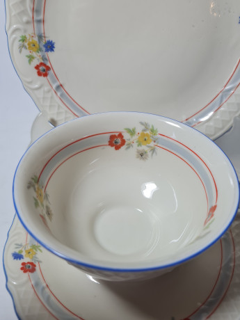 Elfenbein Bavaria Винтажное чайное трио "Цветы" с фактурным узором и голубым ободком, Германия 1960-70гг.