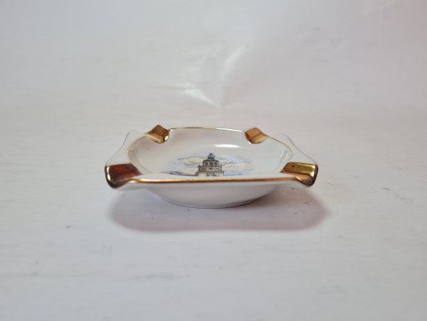 Plankenhammer Floss Bavaria Фарфоровая пепельница с обильной позолотой и изображением Зальцбурга, 8 x 8 x 2 см, Германия, 1960-70гг.