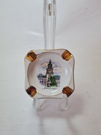 Plankenhammer Floss Bavaria Фарфоровая пепельница с обильной позолотой и изображением Зальцбурга, 8 x 8 x 2 см, Германия, 1960-70гг.