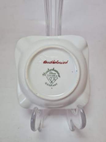 Plankenhammer Floss Bavaria Фарфоровая пепельница с обильной позолотой и изображением Зальцбурга, 8 x 8 x 2 см, Германия, 1960-70гг.