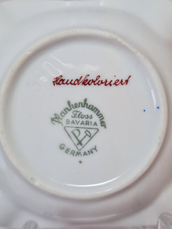 Plankenhammer Floss Bavaria Фарфоровая пепельница с обильной позолотой и изображением Зальцбурга, 8 x 8 x 2 см, Германия, 1960-70гг.