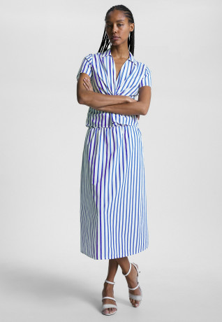 Tommy Hilfiger STRIPE TWIST DETAIL SHORT SLEEVE Blouse banker stp ultra blue КОРОТКИЙ РУКАВ С ПОЛОСОЙ TWIST DETAIL Блузка банкир стп ультра синий