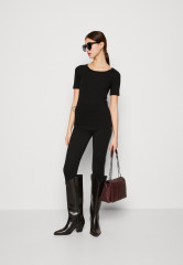 Tommy Hilfiger SLIM Basic T-shirt black SLIM Базовая футболка черный