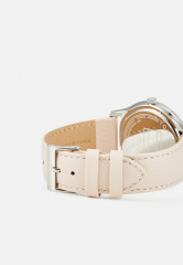 Tommy Hilfiger CASE BLUSH DIAL WITH ACCENTS STRAP Watch pink КОРПУС КРАСНЫЙ ЦИФЕРБЛАТ С РЕМЕШКОМ С АКЦЕНТАМИ Часы розовый