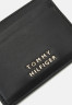 Tommy Hilfiger CASUAL CHIC HOLDER Wallet black CASUAL CHIC HOLDER Бумажник черный