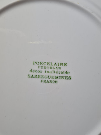 Набор тарелок винтажных Sarreguemines France, белый фарфор с коричневым цветочным декором, 6шт x 21 x 2,5 см, Франция, 1960-70гг.