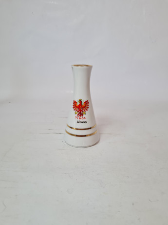 Ваза винтажная Lilien Porzellan, белый фарфор с красно-желтым гербом, 12,5 x 6 см, Австрия, 1960-70гг.
