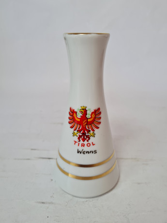 Ваза винтажная Lilien Porzellan, белый фарфор с красно-желтым гербом, 12,5 x 6 см, Австрия, 1960-70гг.