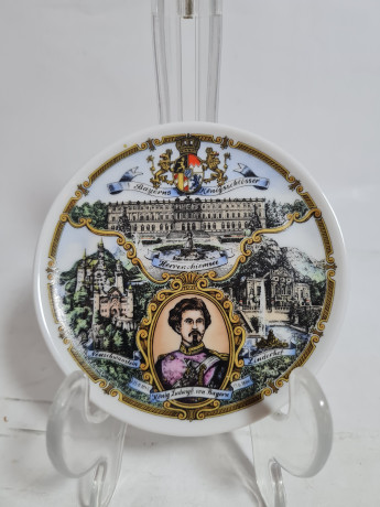 Тарелка сувенирная винтажная The Kuhn Bavaria с изображением видов Линдерхофа и портретом Людвига II, 10 см, Германия, 1970-80гг.
