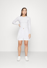 Tommy Hilfiger PLEATED Shorts optic white ПЛИССИРОВАНИЕ шорты оптический белый