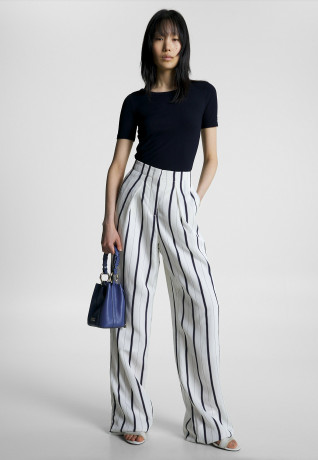 Tommy Hilfiger SLIM Basic T-shirt desert sky SLIM Базовая футболка небо пустыни