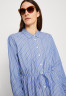 Tommy Hilfiger STRIPE MIDI SHIRT DRESS Shirt dress nola/desert sky ПЛАТЬЕ-РУБАШКА МИДИ В ПОЛОСКУ Платье-рубашка нола / небо пустыни