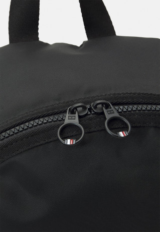 Tommy Hilfiger SKYLINE BACKPACK UNISEX Rucksack black РЮКЗАК SKYLINE UNISEX Рюкзак черный