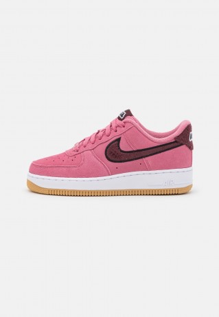 Nike Sportswear WMNS AIR FORCE 1 07 SE Sneaker low desert berry/black/burgundy crush/white/light silver/light brown WMNS AIR FORCE 1 07 SE Низкие кроссовки женские ягоды пустыни/черный/бордовый раздавленный/белый/светло-серебристый/светло-коричневый