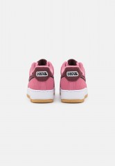Nike Sportswear WMNS AIR FORCE 1 07 SE Sneaker low desert berry/black/burgundy crush/white/light silver/light brown WMNS AIR FORCE 1 07 SE Низкие кроссовки женские ягоды пустыни/черный/бордовый раздавленный/белый/светло-серебристый/светло-коричневый